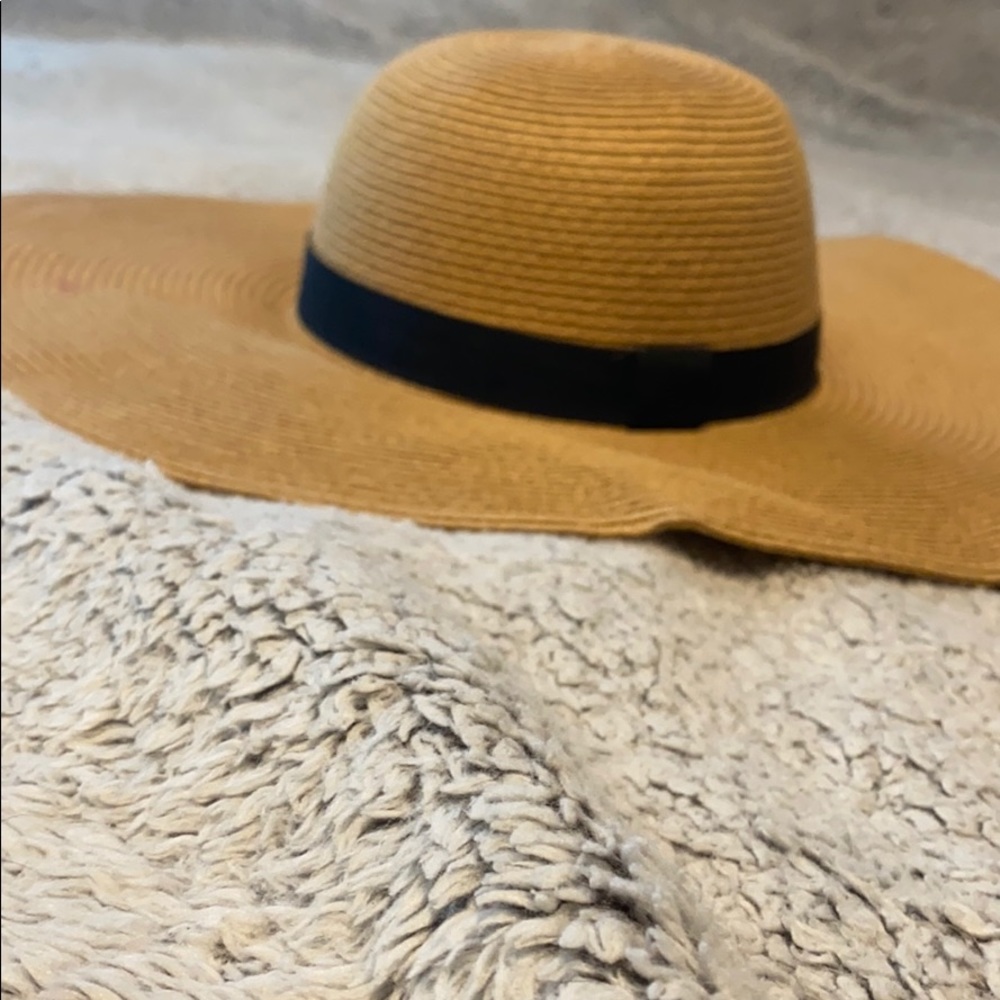 Floppy hat